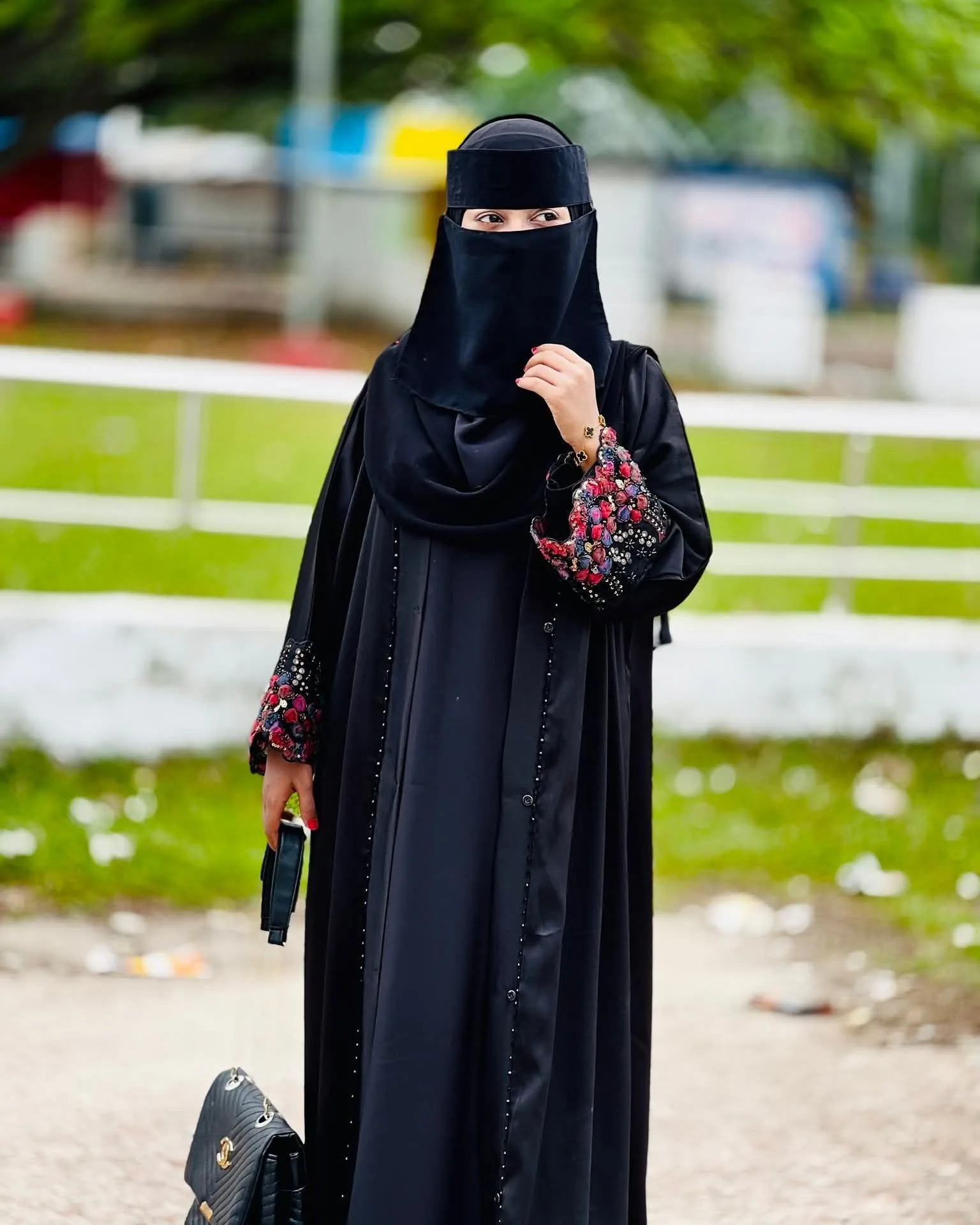 পিঙ্ক এমব্রয়ডারি বোরকা